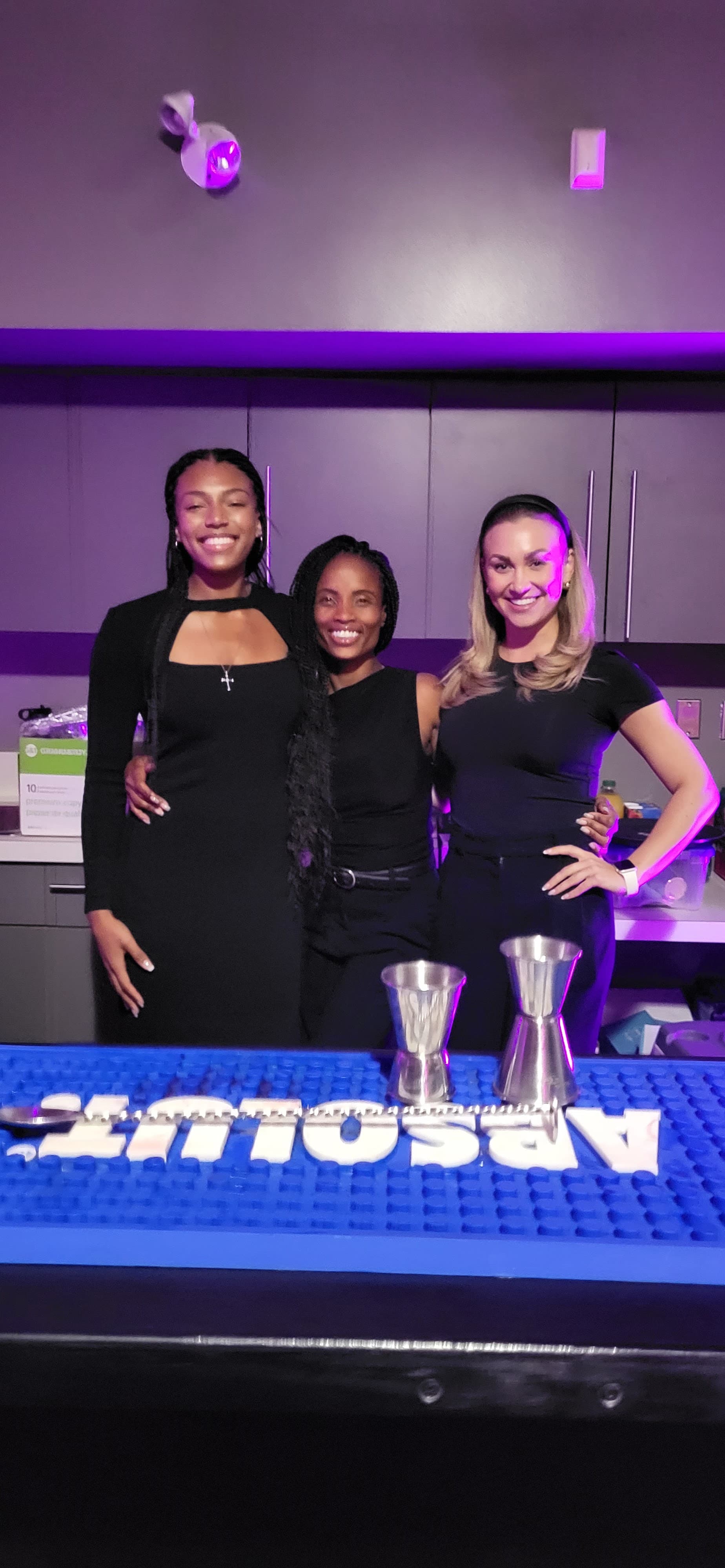 Why Hiring Professional Bartenders Is Worth Every Penny